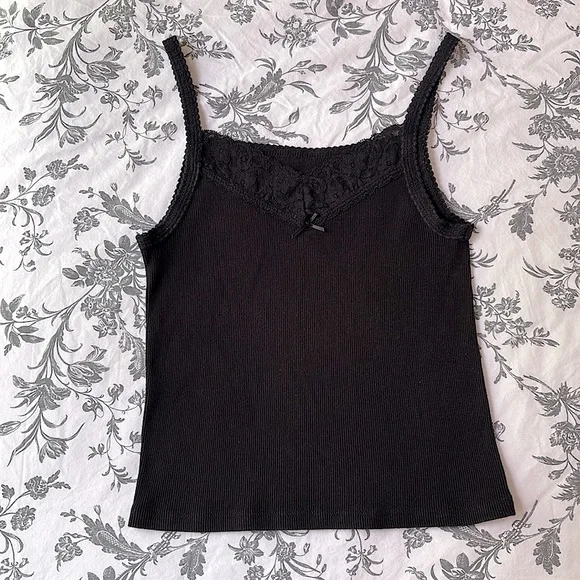 Brandy Melville Arden Tank - Picture 5 of 8